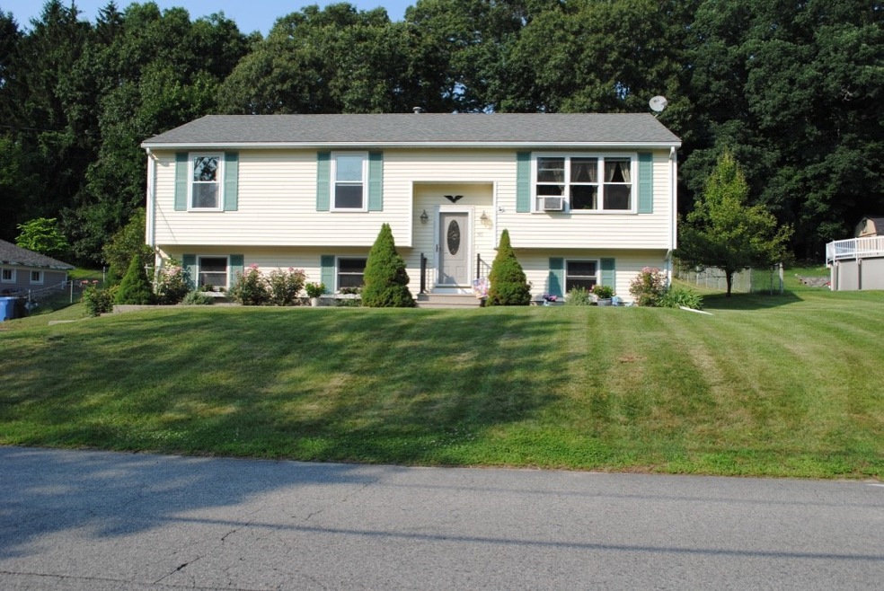 90 Mount Pleasant View Ave, Cumberland, RI 02864 - photo 1