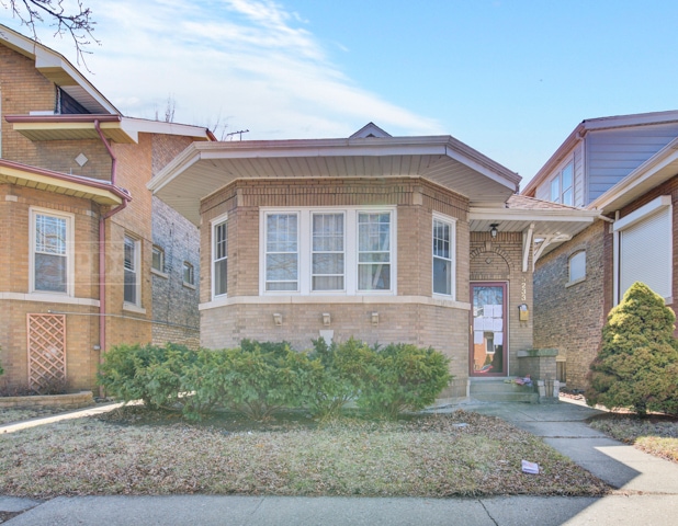 5233 W Nelson St, Chicago, IL 60641 - photo 1