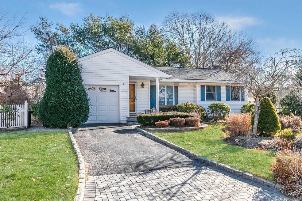 583 Bayport Ave, Bayport, NY 11705 - photo 1