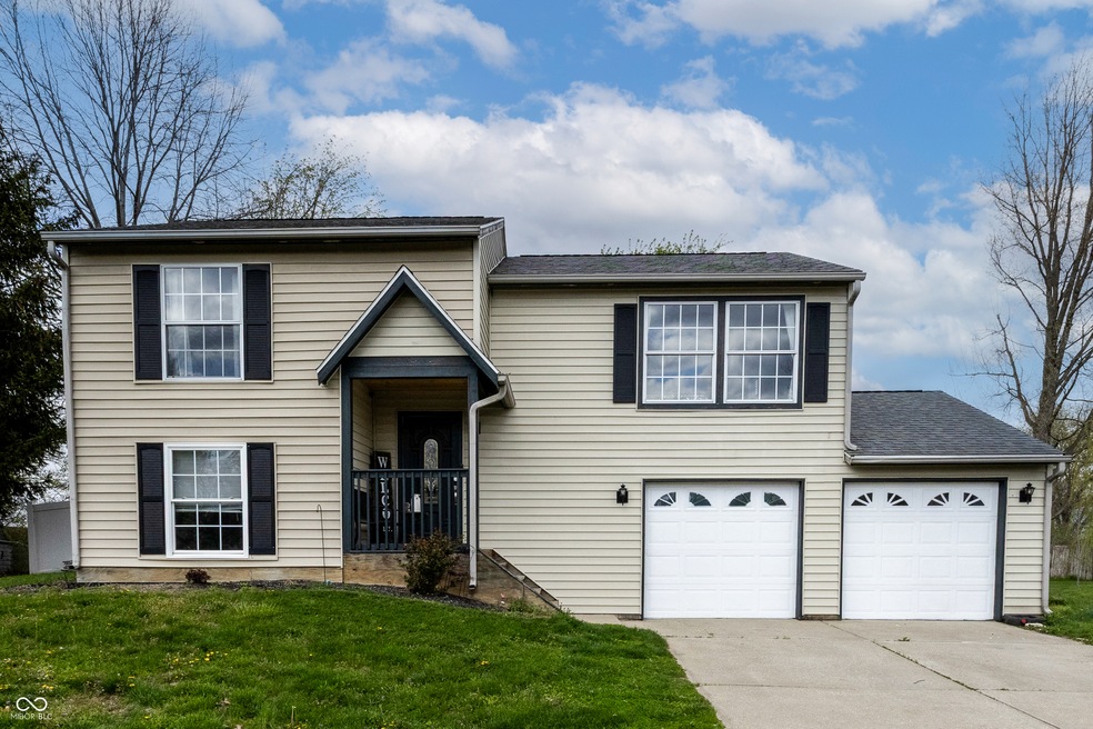 8231 N Chaucer Ct, Columbus, IN 47201 - photo 1