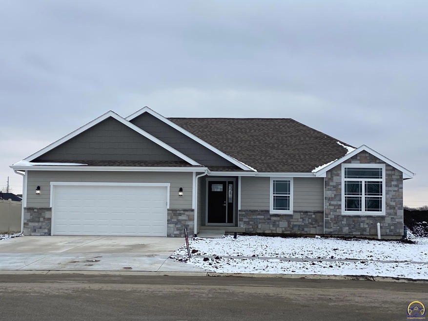 3338 SW 43rd St, Topeka, KS 66610 - photo 1