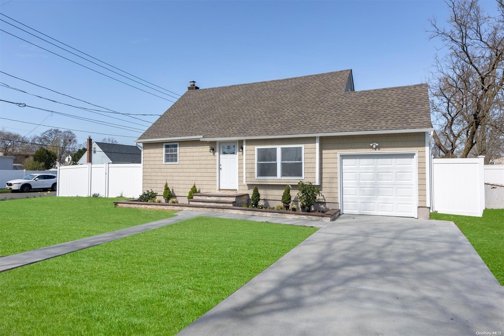 153 Buffalo Ave, Lindenhurst, NY 11757 - photo 1