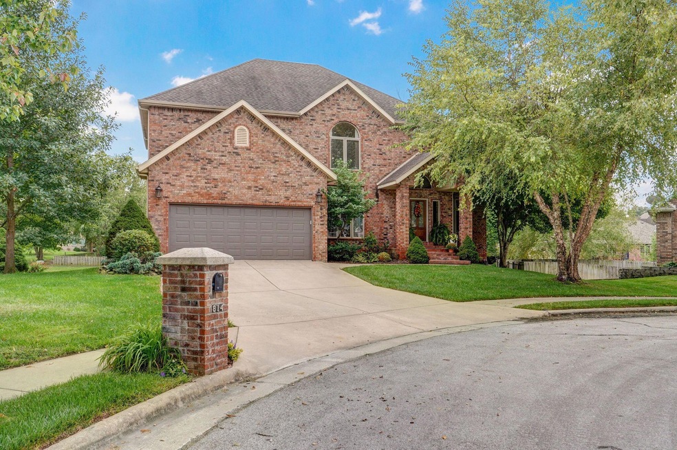 814 Julie Ct-1