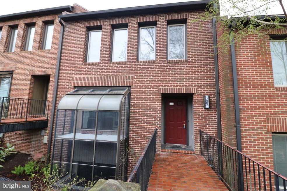 7505 Bradley Blvd, Bethesda, MD 20817 - photo 1