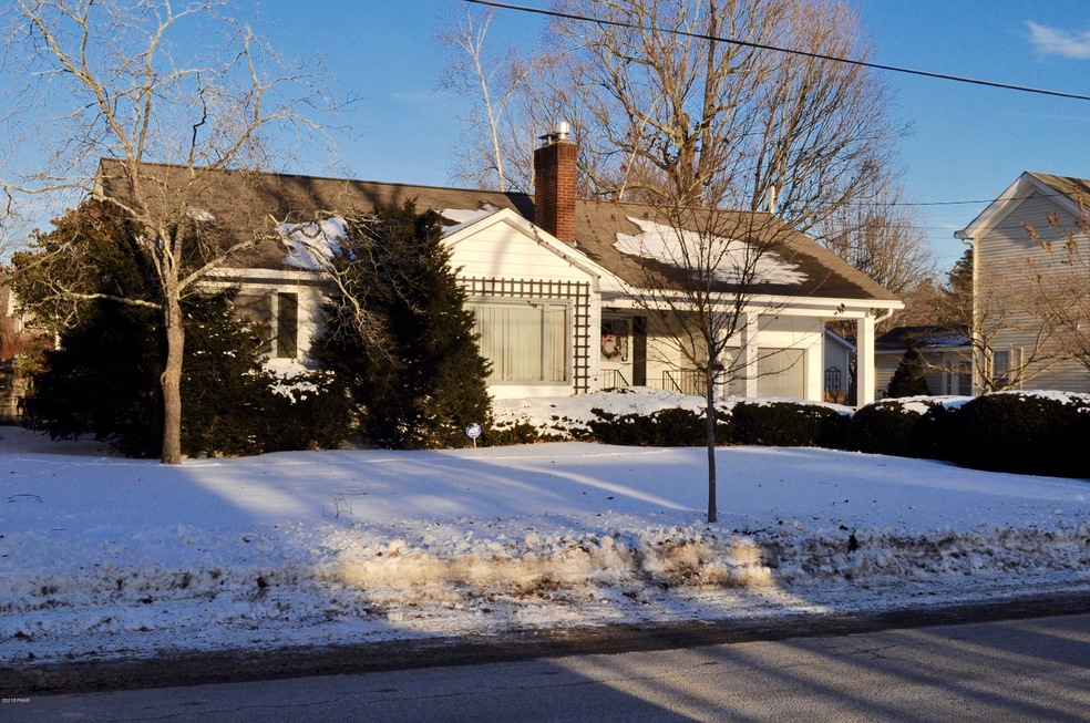 309 W Ann St, Milford, PA 18337 - photo 1