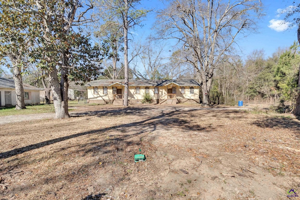 202 Charlevoix St, Fort Valley, GA 31030 - photo 1