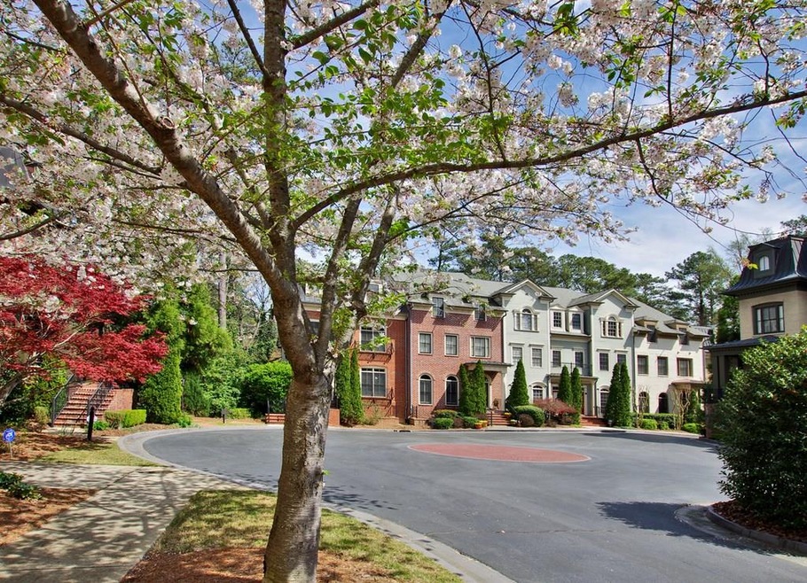 Exquisite 4 level Townhome in well established com
