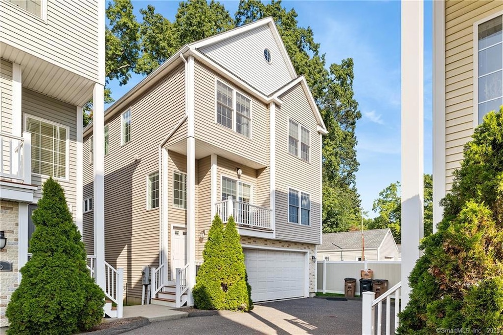 189 Seaside Ave unit 5, Stamford, CT 06902 - photo 1