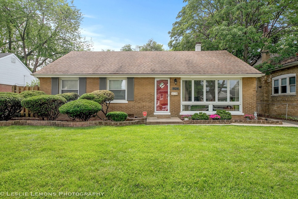 924 Bristol Ave, Westchester, IL 60154 - photo 1