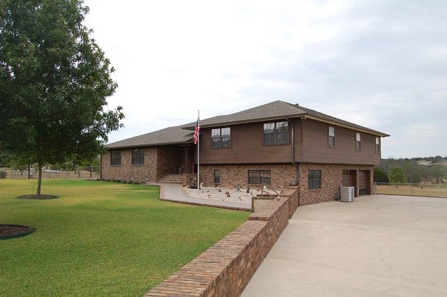 566 Northwest Dr, Fredericksburg, TX 78624 - photo 1