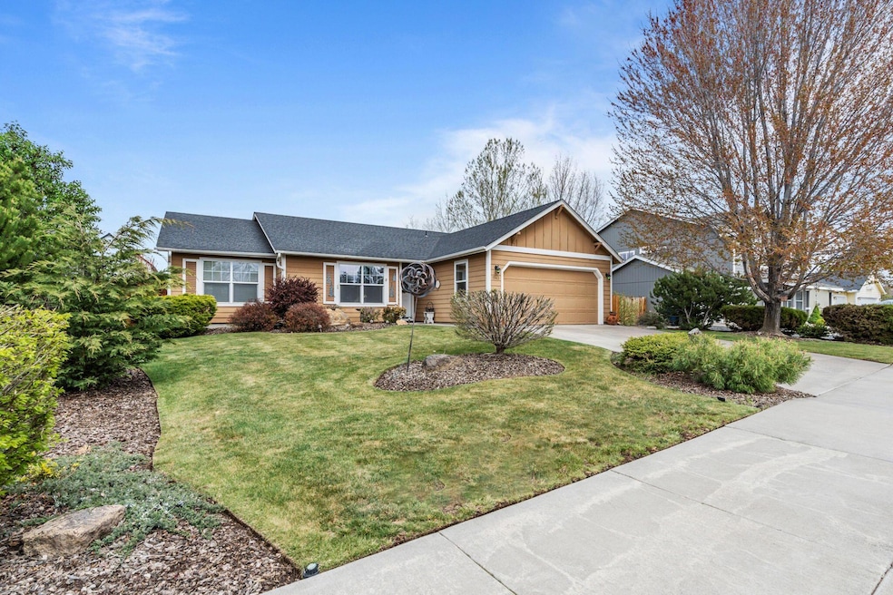 1543 NW Teak Ave, Redmond, OR 97756 - photo 1