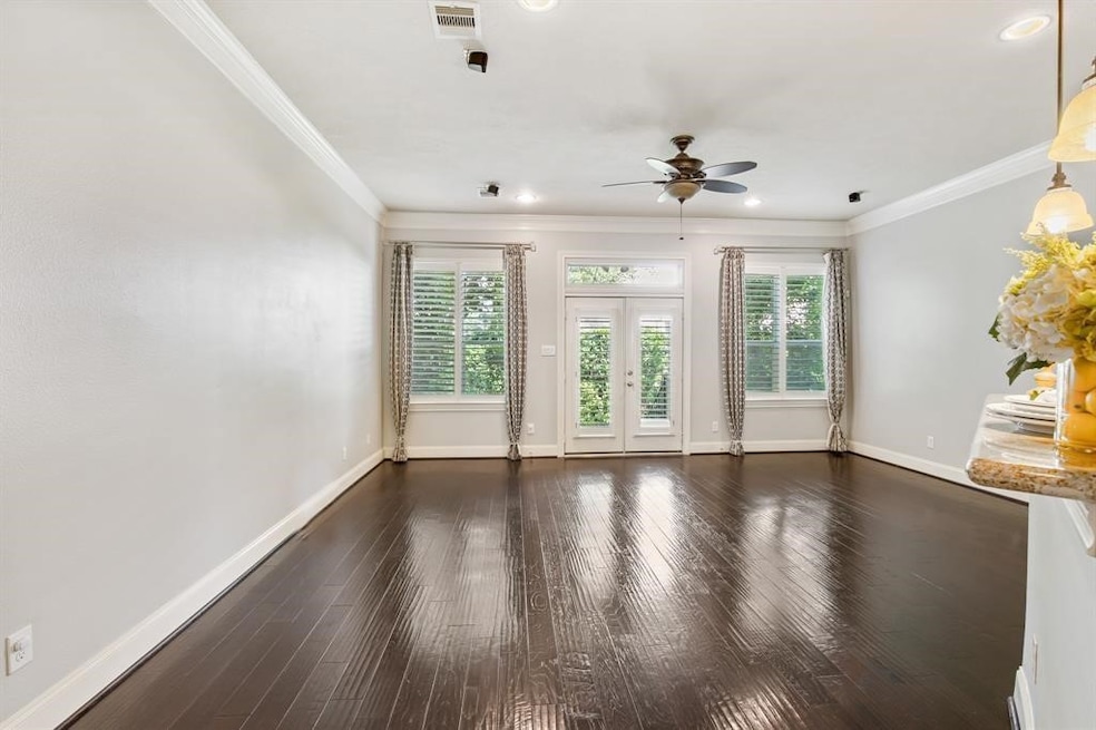 Spacious living room