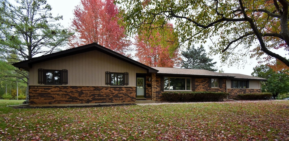 8108 Howe Rd, Wonder Lake, IL 60097 - photo 1