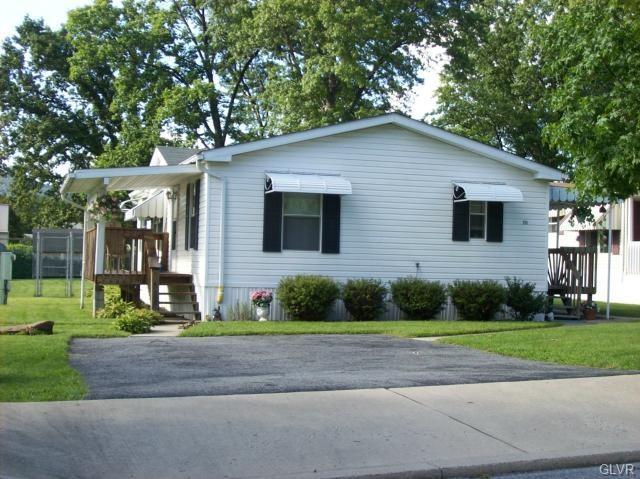 255 Pine Cir, Walnutport, PA 18088 - photo 1