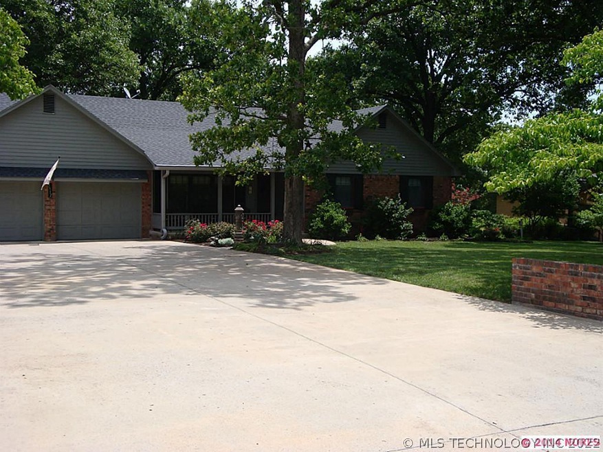 large drive way with extra parking