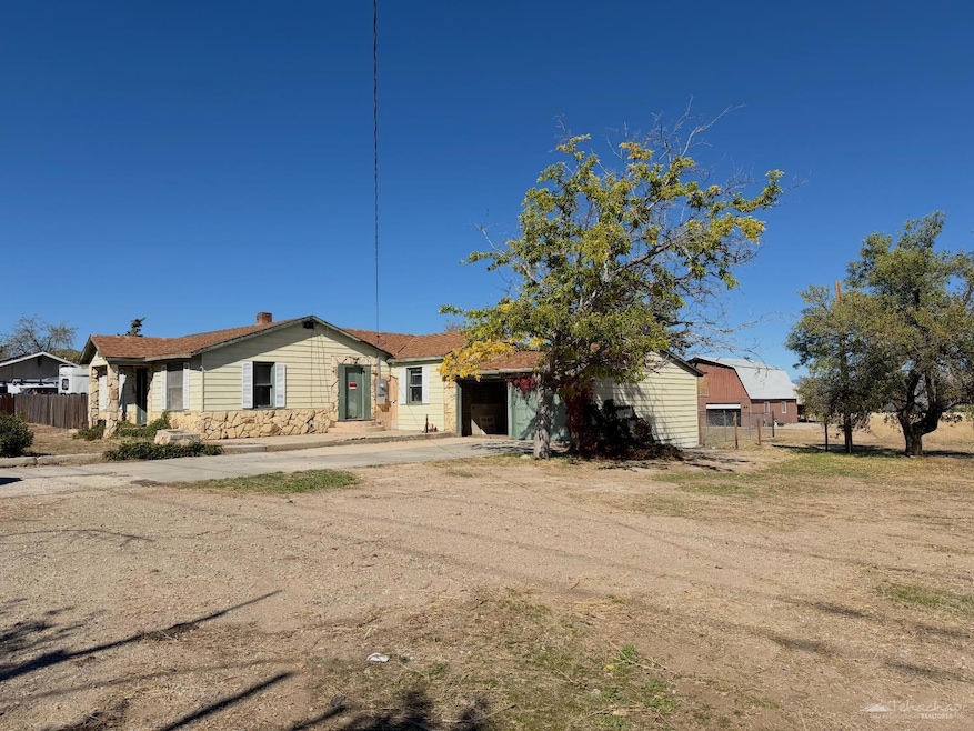 1275 W Valley Blvd, Tehachapi, CA 93561 - photo 1