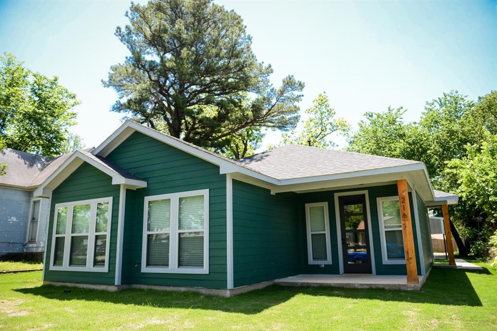 216 W Monterey St, Denison, TX 75020 - photo 1