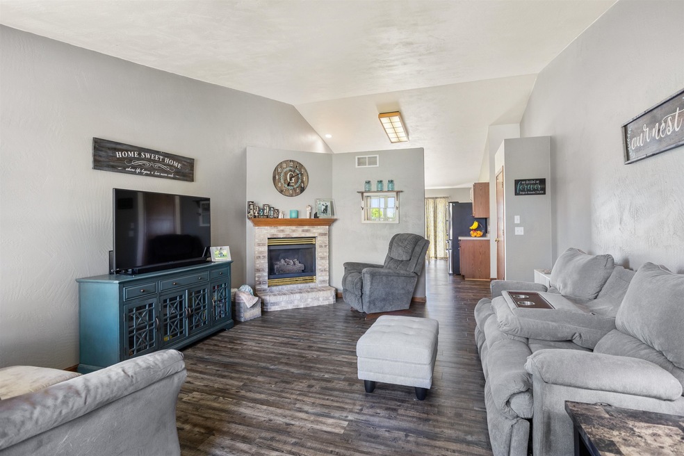 W5767 Skippers Ln, Appleton, WI 54915 - photo 1