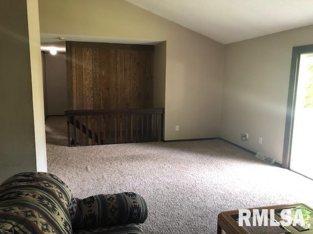 6015 N Main St, Davenport, IA 52806 - photo 1