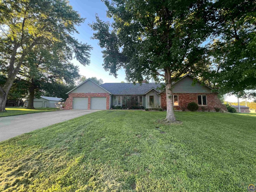 6010 SW 43rd Terrace, Topeka, KS 66610 - photo 1