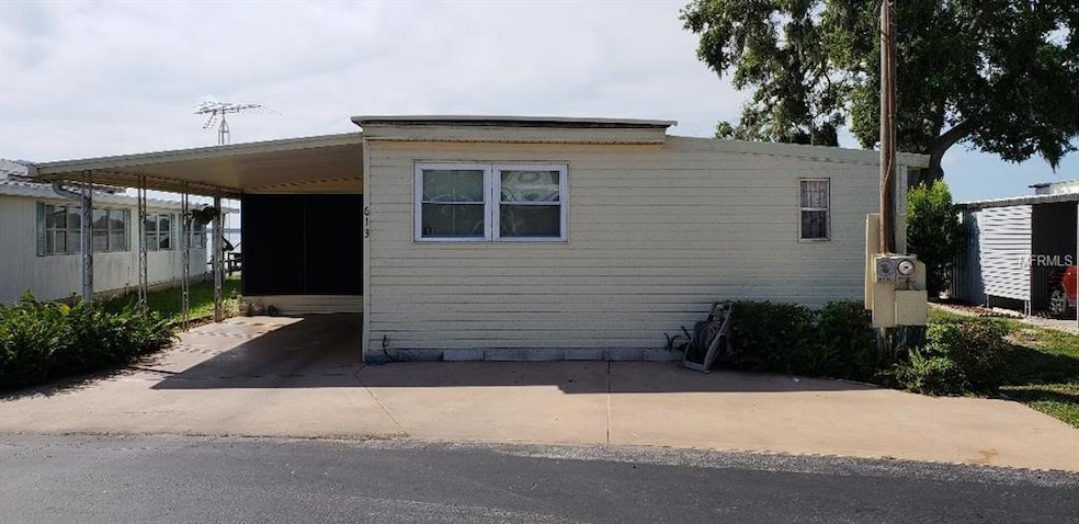 613 Sinclair Cir, Tavares, FL 32778 - photo 1