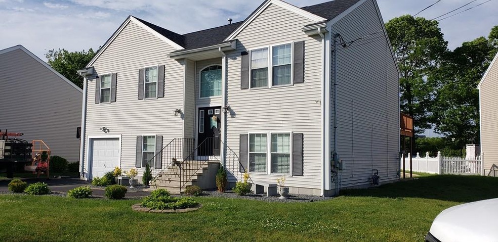 1060 Laurel St, Fall River, MA 02721 - photo 1