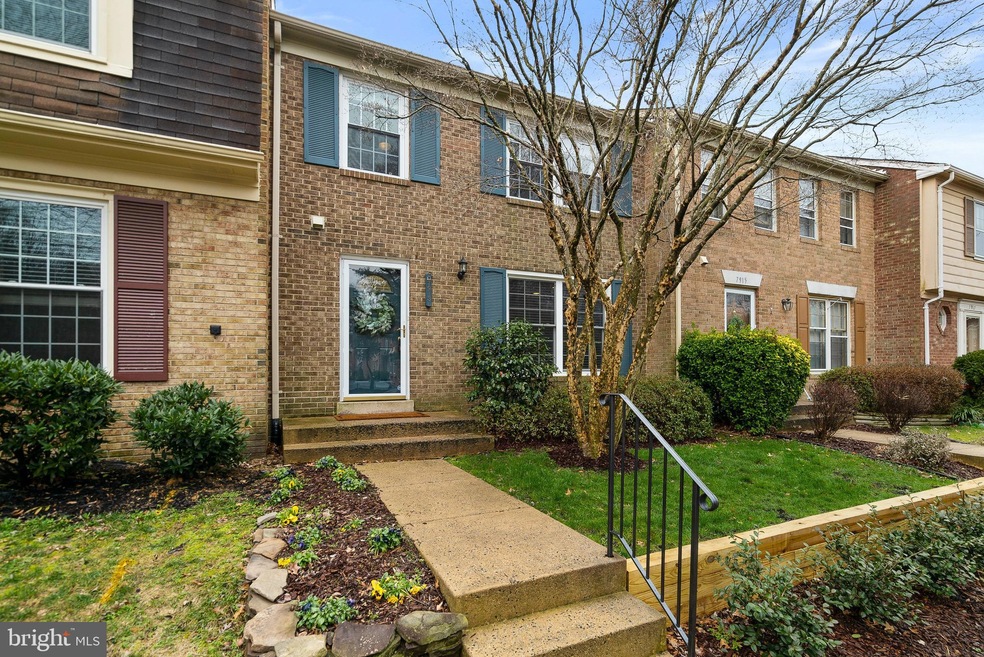 7913 Bethelen Woods Ln, Springfield, VA 22153 - photo 1