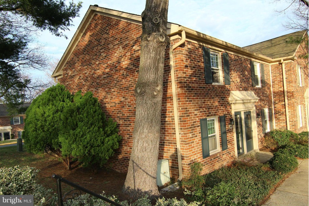 8402 Forrester Blvd unit 558, Springfield, VA 22152 - photo 1