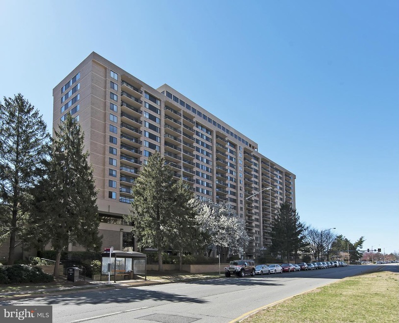 Skyline House unit T16W, Baileys Crossroads, VA 22041 - photo 1