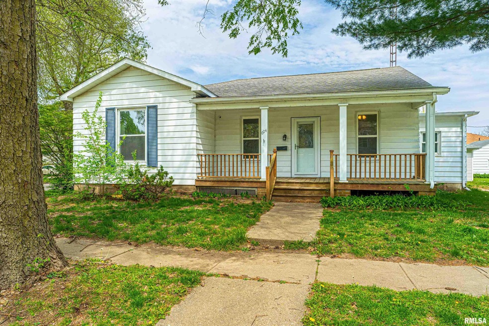 604 Lincoln Ave, Lincoln, IL 62656 - photo 1