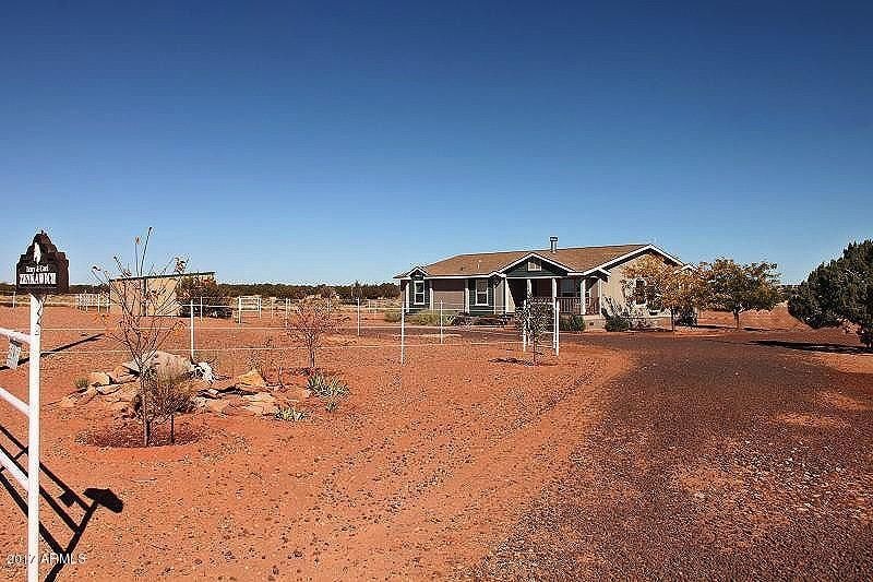 001_Driveway View