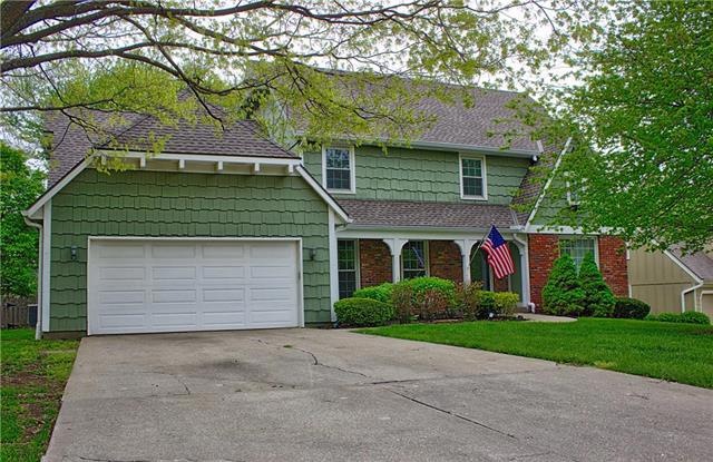 8526 Bradshaw St, Lenexa, KS 66215 - photo 1