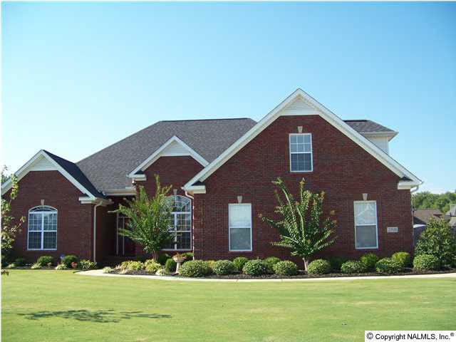 Welcome to PRIME location and living in City View Estates! Private subdivision w/ pool, tennis, sidewalks and clubhouse. This quiet cul-de-sac is perfect for comfortable living. Enjoy the large in ground pool w/ private backyard at 2708 Todd Circle!