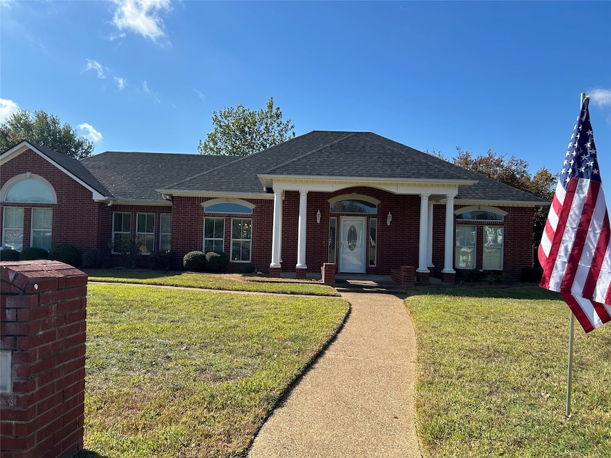 906 Van Winkle Cir, Athens, TX 75751 - photo 1