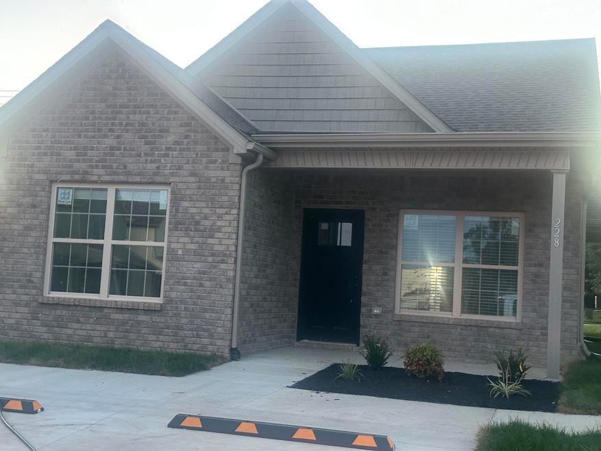 220 Harvest Park Dr, Berea, KY 40403 - photo 1