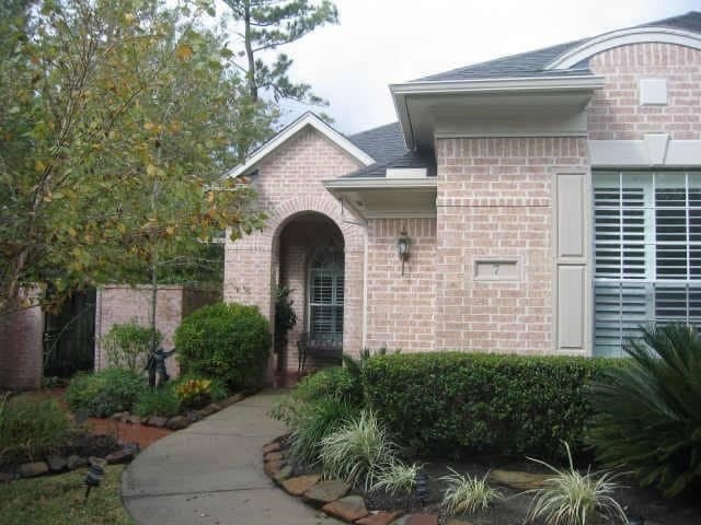 7 S Manorcliff Place, Spring, TX 77382 - photo 1