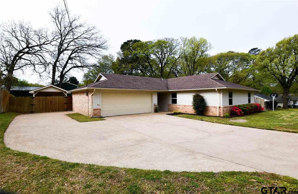 701 701 Jeffery, Tyler, TX 75703 - photo 1