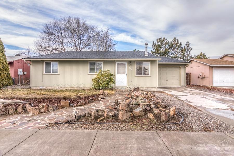 1641 SW 33rd St, Redmond, OR 97756 - photo 1