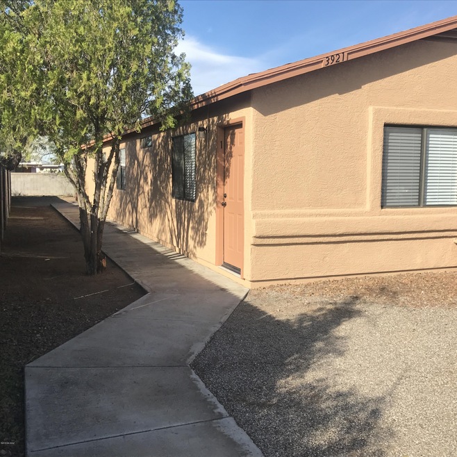 3921 N Tyndall Ave unit 1--2, Tucson, AZ 85719 - photo 1