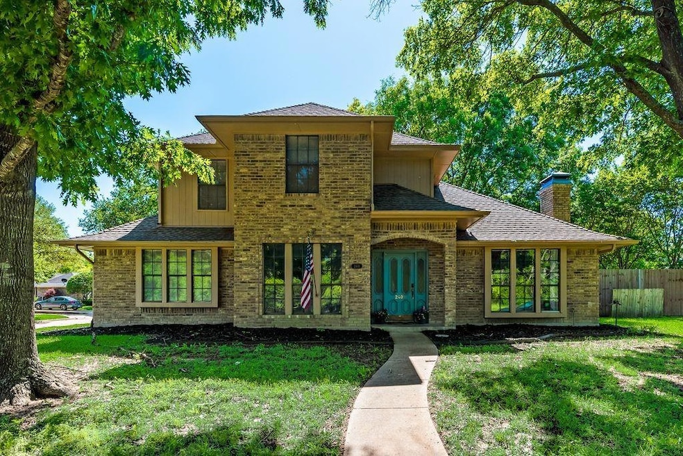 2401 Pebble Beach Dr, Ennis, TX 75119 - photo 1