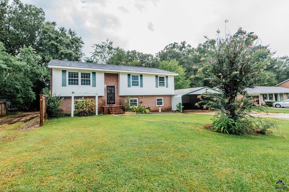 1404 Cambridge Rd, Perry, GA 31069 - photo 1