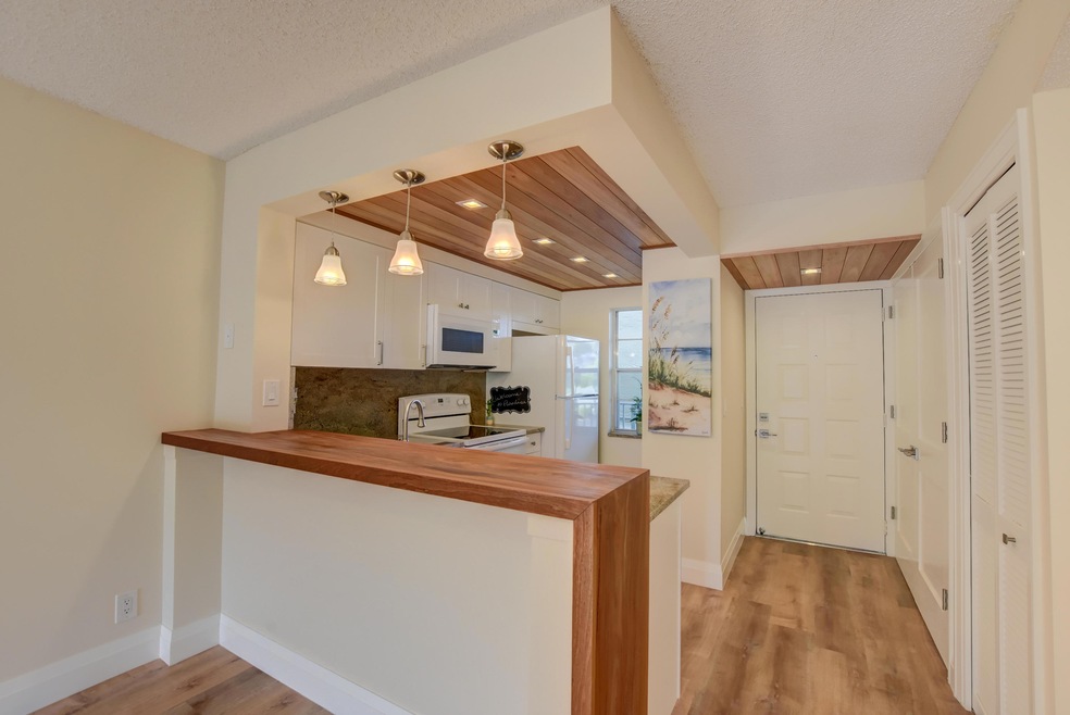 JD 2228 N Cypress Bend Dr 204-8