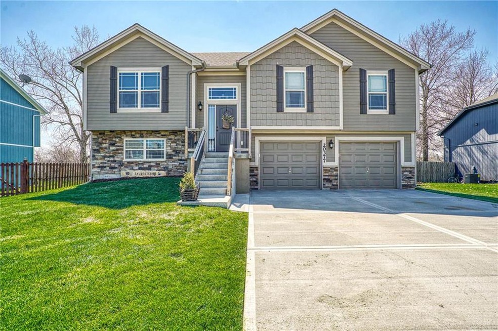 20377 W 220th Terrace, Spring Hill, KS 66083 - photo 1