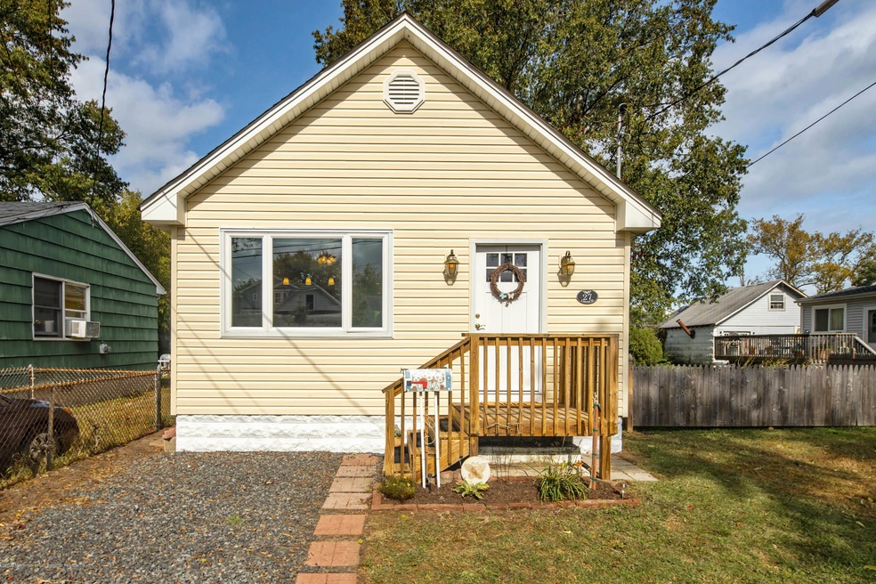 27 Locust St, Keansburg, NJ 07734 - photo 1