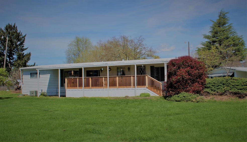 329 Beechwood Dr unit A, Grants Pass, OR 97526 - photo 1