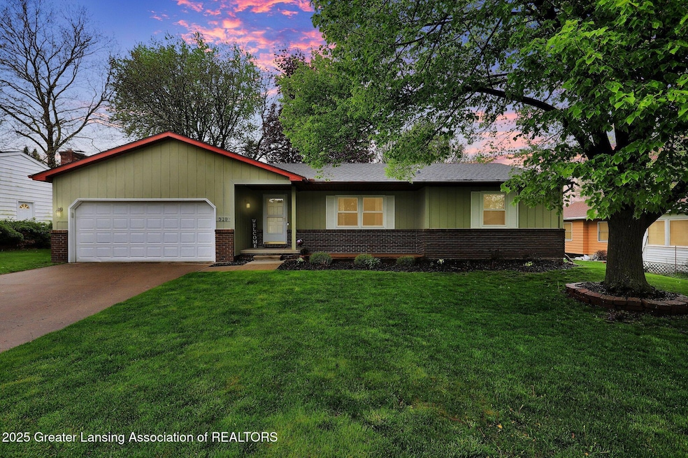 910 Pecos Dr, Lansing, MI 48917 - photo 1