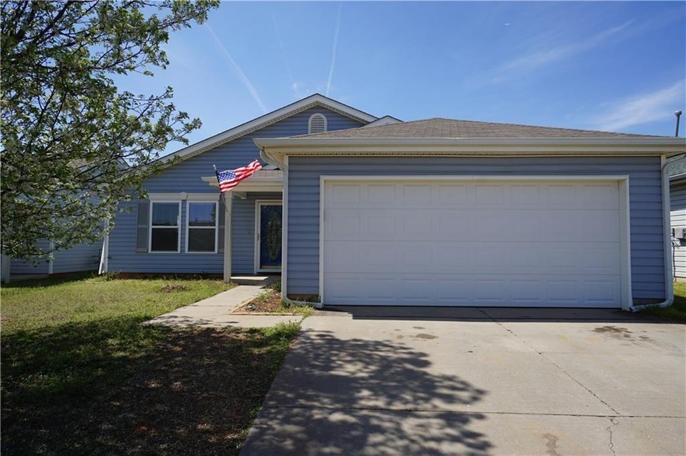 9221 Checkerbloom Dr, Oklahoma City, OK 73165 - photo 1