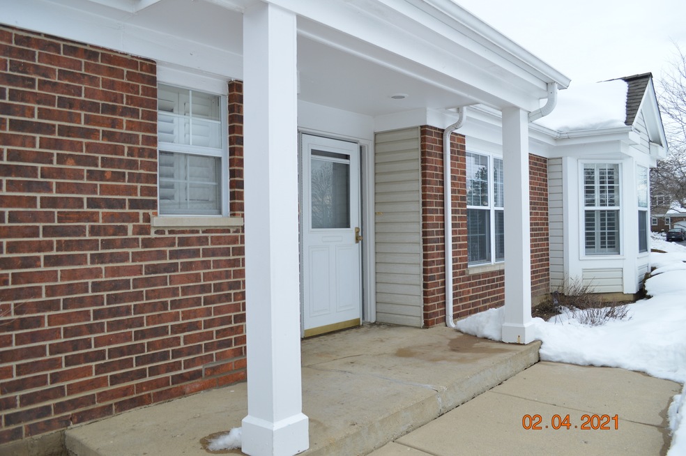 1657 Glengarry Ct unit 104, Algonquin, IL 60102 - photo 1