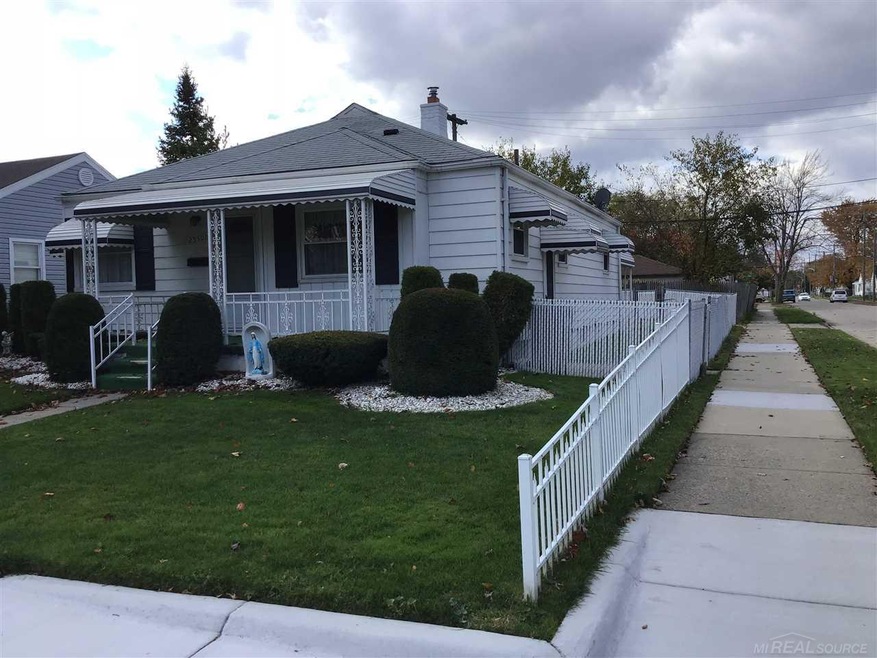 25501 Lehner St, Roseville, MI 48066 - photo 1