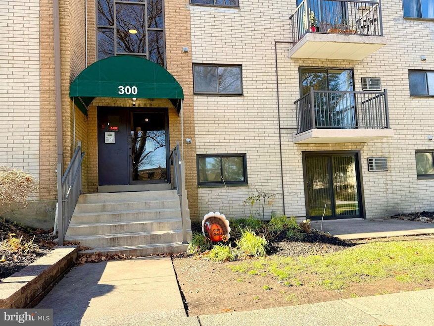 1575 W Street Rd unit 327, Warminster, PA 18974 - photo 1